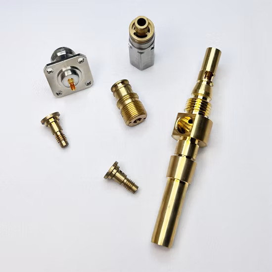 Tolleranza rigorosa Lavorazione CNC di precisione Componente in acciaio inossidabile Lavorazione dei metalli Albero in acciaio inossidabile